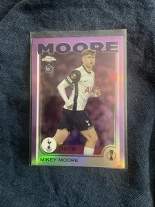 Mikey Moore Topps Cromo UEFA Clubes Competiciones Violeta/299 NOVATO - Imagen 1 de 1