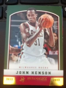 2012-13 Panini #235 John Henson Gold Knight Parallel MINT - Foto 1 di 1