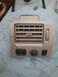 2000 2001 2002 2003 2004 TOYOTA AVALON LEFT DASH AIR VENT - Picture 1 of 3