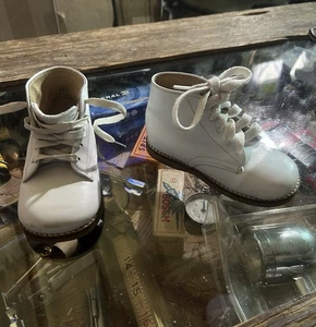 Vintage Baby Toddler White Leather Shoes Sz 5 1/2E Exc Condition Lace Up QUALITY - Picture 1 of 12