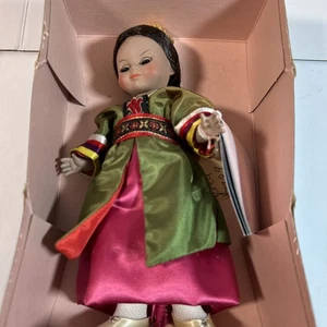 Bambola Madame Alexander #522~Corea Scatola Originale Collezione Internazionale - Foto 1 di 5