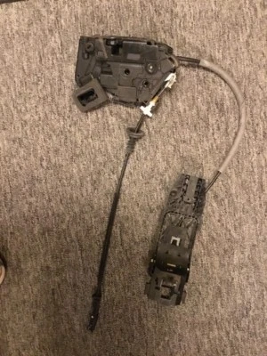 Защелка в сборе для правой передней двери Volkswagen Jetta 2013 - Изображение 1 из 4