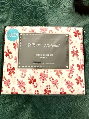 NEW Betsey Johnson 4 Piece QUEEN Sheet Set CHRISTMAS Candy Cane Bow Bow - Image 1 of 4