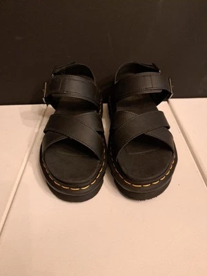 Sandalias gruesas Dr Doc Martens Blaire Slides para mujer 8 negras de plataforma de pelo suave Foto 1 de 3