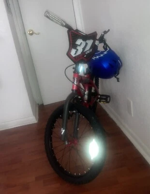 Dynacraft 8111-69 20 inch BMX Bike - Red - Image 1 of 2