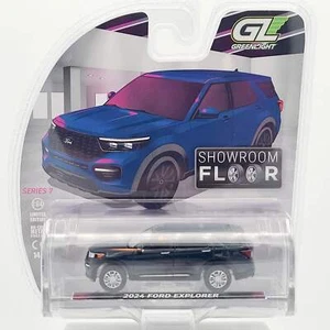 GreenLight '24 Ford Explorer - scala 1:64 (2025 Showroom Floor Serie 7) - Foto 1 di 3