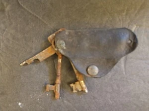 Antico lotto di 3 chiavi scheletro stile molto antiche inizio secolo  - Foto 1 di 3
