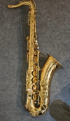 Saxofón J Michael en oro número de serie 00-00018 - Imagen 1 de 4