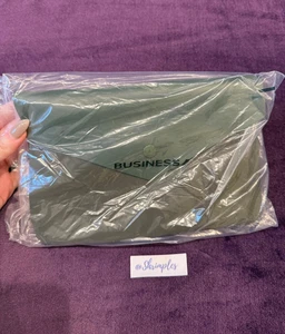 KIT DE SERVICIOS AIRFRANCE para pasajeros clase ejecutiva verde oliva ejército NUEVO sellado - Imagen 1 de 4