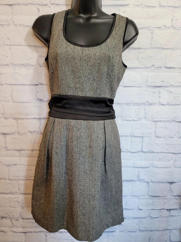 Vestido Rhapsody Negro Sin Mangas Mezcla de Lino con Bolsillos Talla Pequeña Lazo Media Cremallera Foto 1 de 4