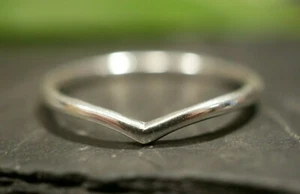 Spitz Zulaufender 925 Sterling Silber Ring Dünn V Form Welle BEE 1,725 cm  - Bild 1 von 12