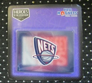 NOS NUOVA MAGLIA NJ NETS NBA magnete armadietto frigorifero basket licenza 3,5 x 2,5 - Foto 1 di 4