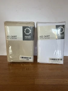 2 Bettröcke - Firma Nesti Bedding. Neu. 1 weiß-voll. 1 King-Beige. - Bild 1 von 7