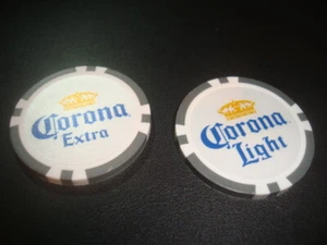 #1 CORONA Extra / CORONA Light Poker Chip Logo Golf Ball Marker-Card Guard Grigio - Foto 1 di 6