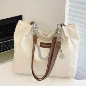 Trendige und funktionelle All-Match Nylon-Tasche mit Kettendetail in weiß/ecru - Bild 1 von 1