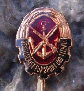 Vintage GST Gesellschaft Sport Technik East German DDR Army Anchor Gun Pin Badge - Picture 1 of 3