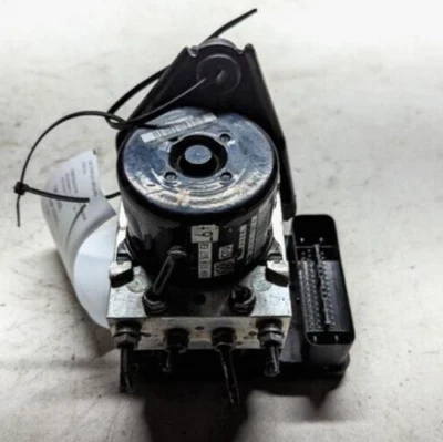 2013-2015 Volkswagen Passat Golf & Golf GTI Anti Lock Brake Pump Assembly Used - Imagem 1 de 4