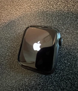 Apple Watch Series 8 in 45 mm Midnight GPS inkl. 3 Armbänder - Bild 1 von 8