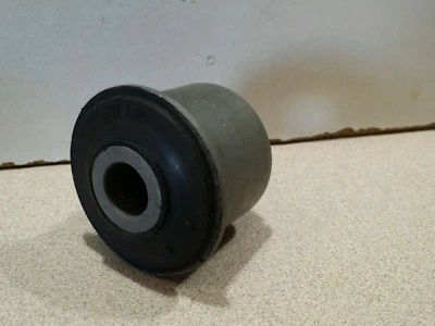 Buje pivote eje delantero XRF K8672, se adapta a vehículos enumerados en la tabla a continuación Foto 1 de 4