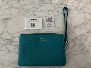 Neu mit Etikett Coach Handgelenktasche klein genarbtes Leder türkis Eckreißverschluss 58032 - Bild 1 von 4