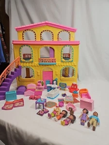 Casa de muñecas plegable Fisher Price Dora la Exploradora con accesorios muñecas sin sonido - Imagen 1 de 10