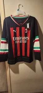 AC Milan 2022-2023 oversize winter football shirt, made by Puma. - Bild 1 von 9