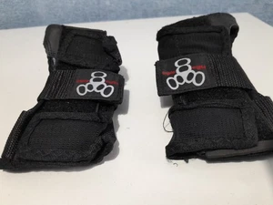 PAIR TRIPLE EIGHT WRIST GUARDS - Size Small adult Good pre-owned condition - Picture 1 of 6