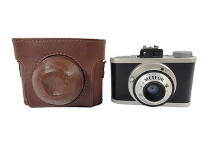 Universal Camera Corporation Meteor Camera with Original Case - Picture 1 of 12