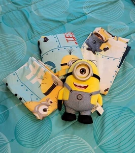 DESPICABLE ME Minions 3 PIECE Twin SHEET SET Flat FITTED Pillowcase & 9.5" PLUSH - Picture 1 of 20
