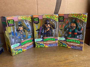 TMNT 1988 Playmates Set rimasterizzato di 3 Tartarughe Ninja 2024 40° **SENZA RAFFAELLO** - Foto 1 di 9