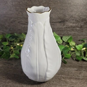 Vintage 1986 Royal Worcester FERN LEAF Vase Embossed. White Gold Trim. 8" - Picture 1 of 7