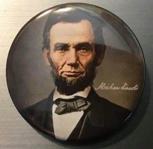 ABRAHAM LINLINCOLN 2,25" PIN BOTÓN O IMÁN Abe EE. UU. América Patriot President Representante - Imagen 1 de 1