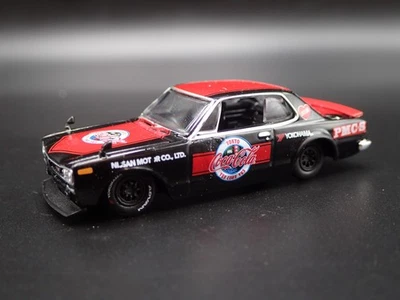 Modèle Réduit De Voiture NISSAN SKYLINE GTR COCA COLA YOKOHAMA NOIR 1:64 - Photo 1/4