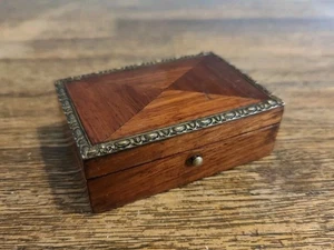 Boîte à Timbres En Bois De Rose Époque Napoléon III. - Imagen 1 de 18