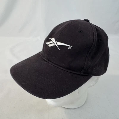 Sombrero de Colección Reebok Vector Logo Negro con Correa Años 90 Hecho en Taiwán R.O.C. Foto 1 de 4