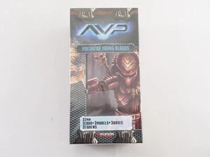 AVP Predator Young Bloods 32 mm 1card 3 models 3 bases 3 tohens blister Alien - Imagen 1 de 4