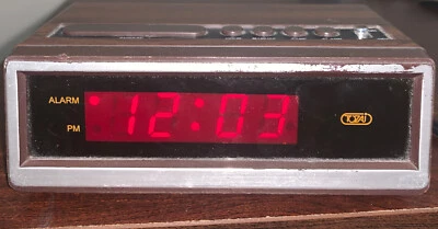 Reloj Despertador Tozai Vintage - Modelo 1585 En Funcionamiento 9v/CA RETRO Foto 1 de 4