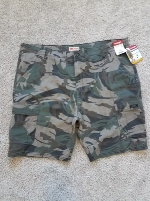 wrangler mens camo cargo shorts size 46 relaxed fit green brown - Image 1 of 4