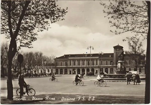 VERCELLI - PIAZZA ROMA - STAZIONE F.F.S.S. 1960 - Picture 1 of 1