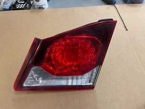 2009-2011 Acura CSX Sedan RIGHT PASSENGER Inner Trunk Mount Taillight USED OEM - Foto 1 di 4