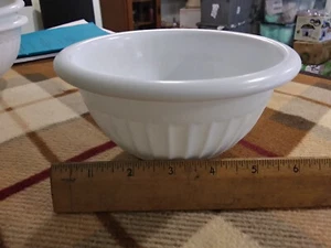 Anchor Hocking Vitrock white 6 1/2 in mixing/serving bowl VGC - Picture 1 of 6