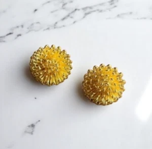Pendientes Avon Star Brillantes Vintage Oro Amarillo 3D Redondos Perforados - Imagen 1 de 8