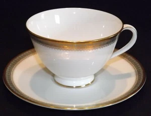 Royal Doulton England Bone China Clarendon Cup & Saucer - Picture 1 of 5