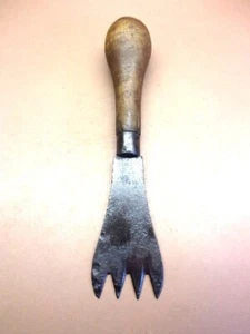 Early Hand Ice Chipper Tool Unbranded 4-Tines 10" Long Bulbous Wooden Handle - Picture 1 of 6