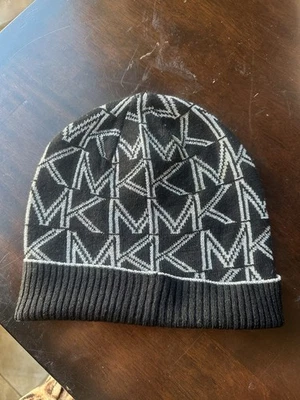 Sombrero de invierno para mujer Michael Kors gorro negro blanco logotipo tejido talla única usado bonito Foto 1 de 4