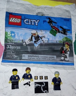 LEGO CITY POLICE 7035 Chief, Officers +Complete Polybag 30316 Sky Police Jetpack - Image 1 of 4