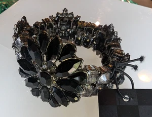 Vintage Saks Fifth Avenue stretch bracelet in black rhinestones. Flower, Groovy! - Foto 1 di 8