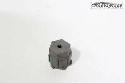 Chevrolet Camaro 2016-24 2,0 L L L4 aire acondicionado válvula de servicio tapa inferior OEM Foto 1 de 4