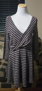 Nuevo con etiquetas Vestido Mini Retro Free People Maverick para Mujer M Berenjena Rayas Acampanado $128 - Imagen 1 de 22