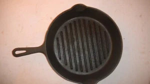 Vintage Cast Iron USA #9 Ribbed Skillet - Picture 1 of 7